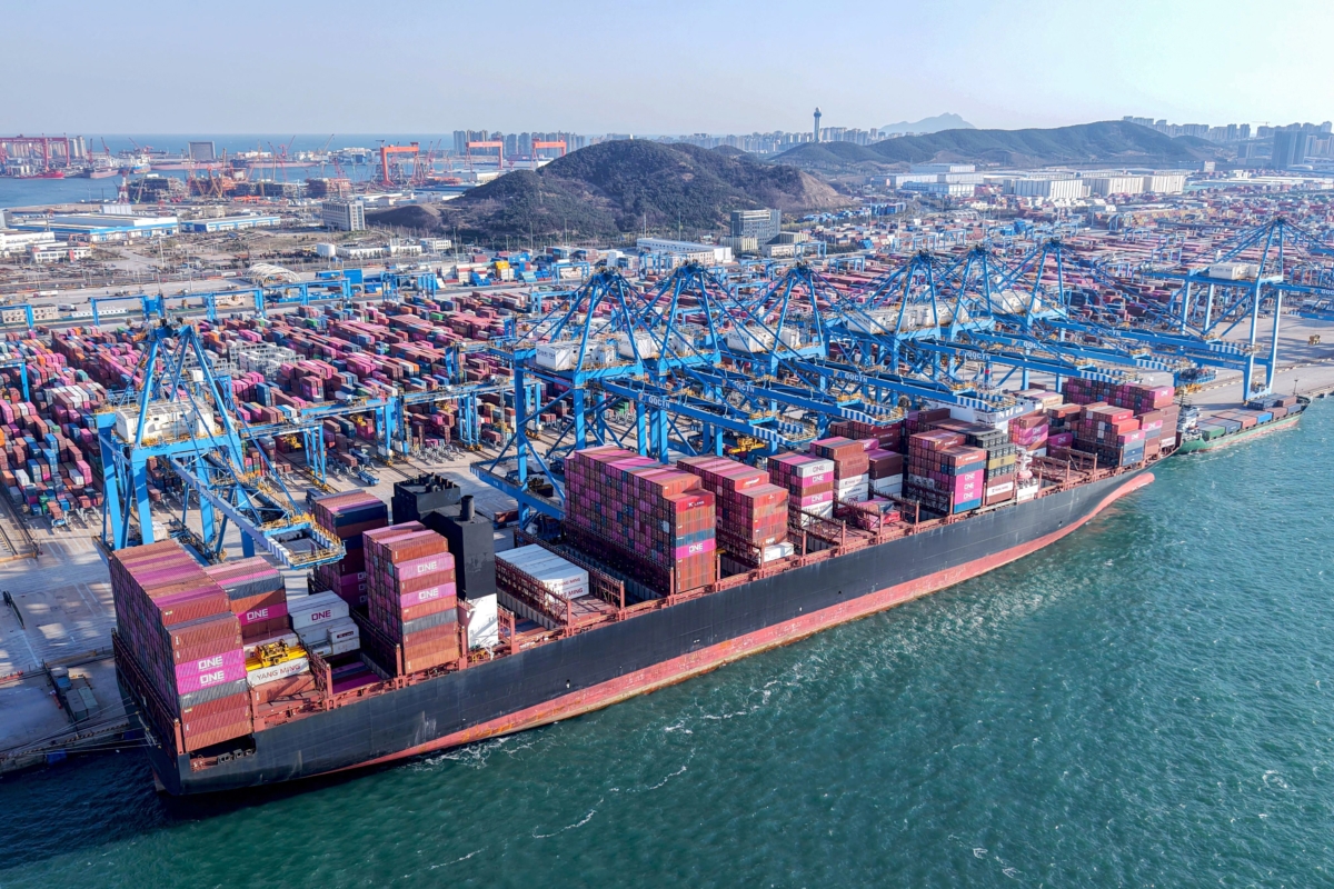 CHINA-US-ECONOMY-TRADE-TARIFF 2026年上半年中國貨物貿易進出口額飆升。然而,空前高漲的實物貿易數據背後,卻隱藏著深層結構性矛盾。(網絡圖片)