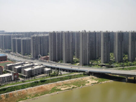 比收入暴跌更慘 地方政府賣地「收不抵支」巨虧；解析：美國無法用經濟增長來擺脫債務危機；中國新能源轉型的宏大敘事與真實賬單